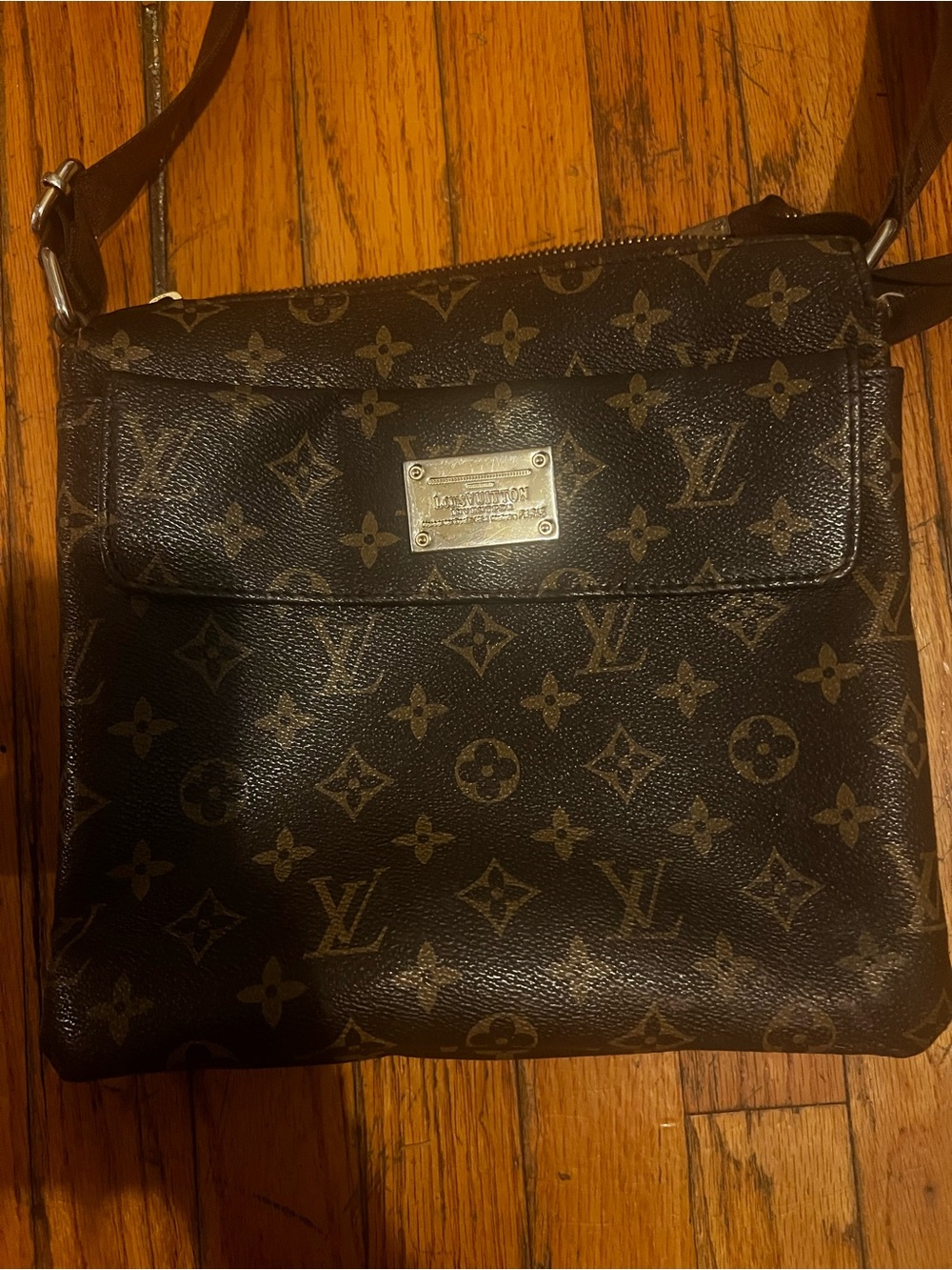 Louis Vuitton Monogram messenger/crossbody bag